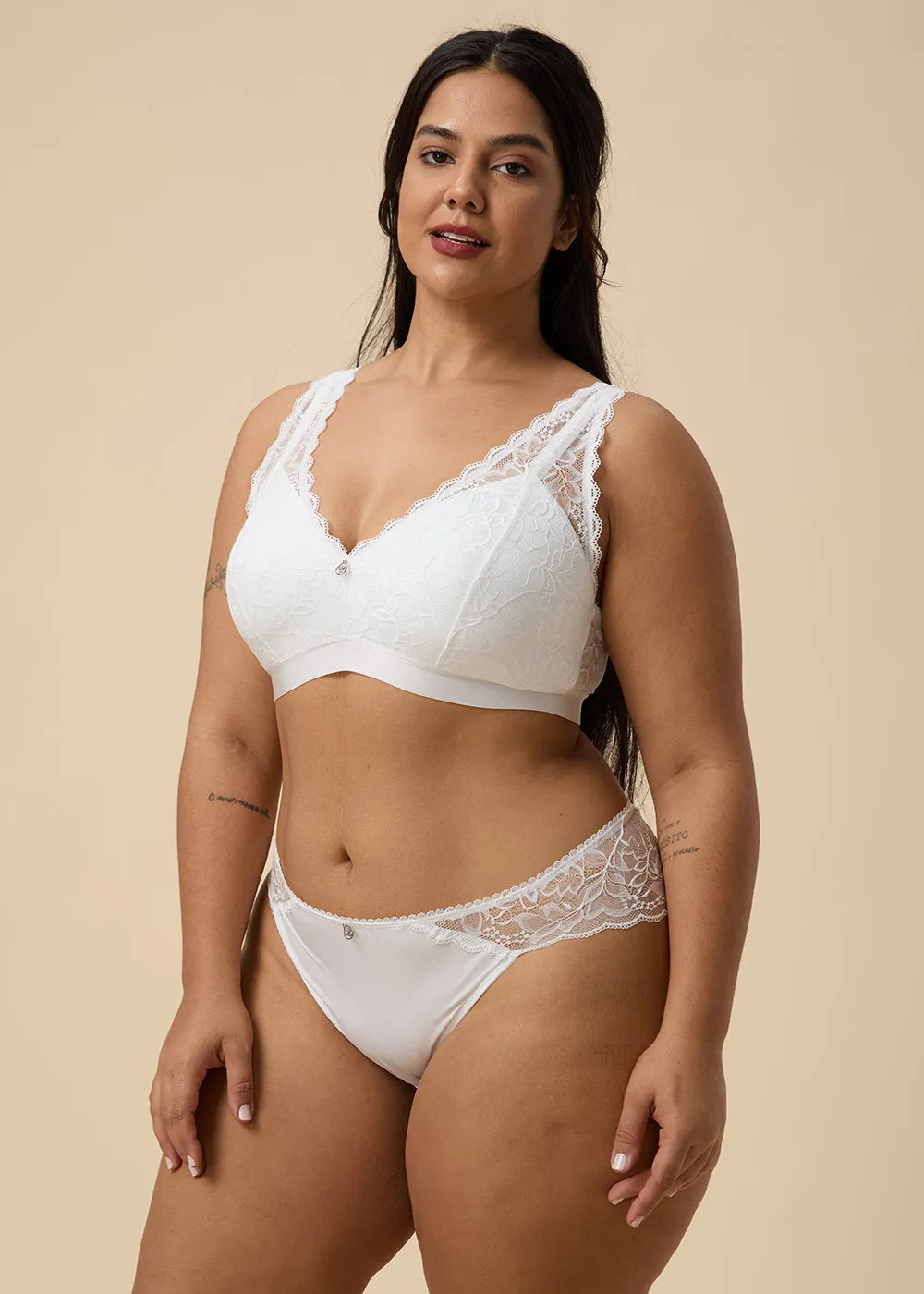 PEARL Plus White Lace Wireless Plunge Bra