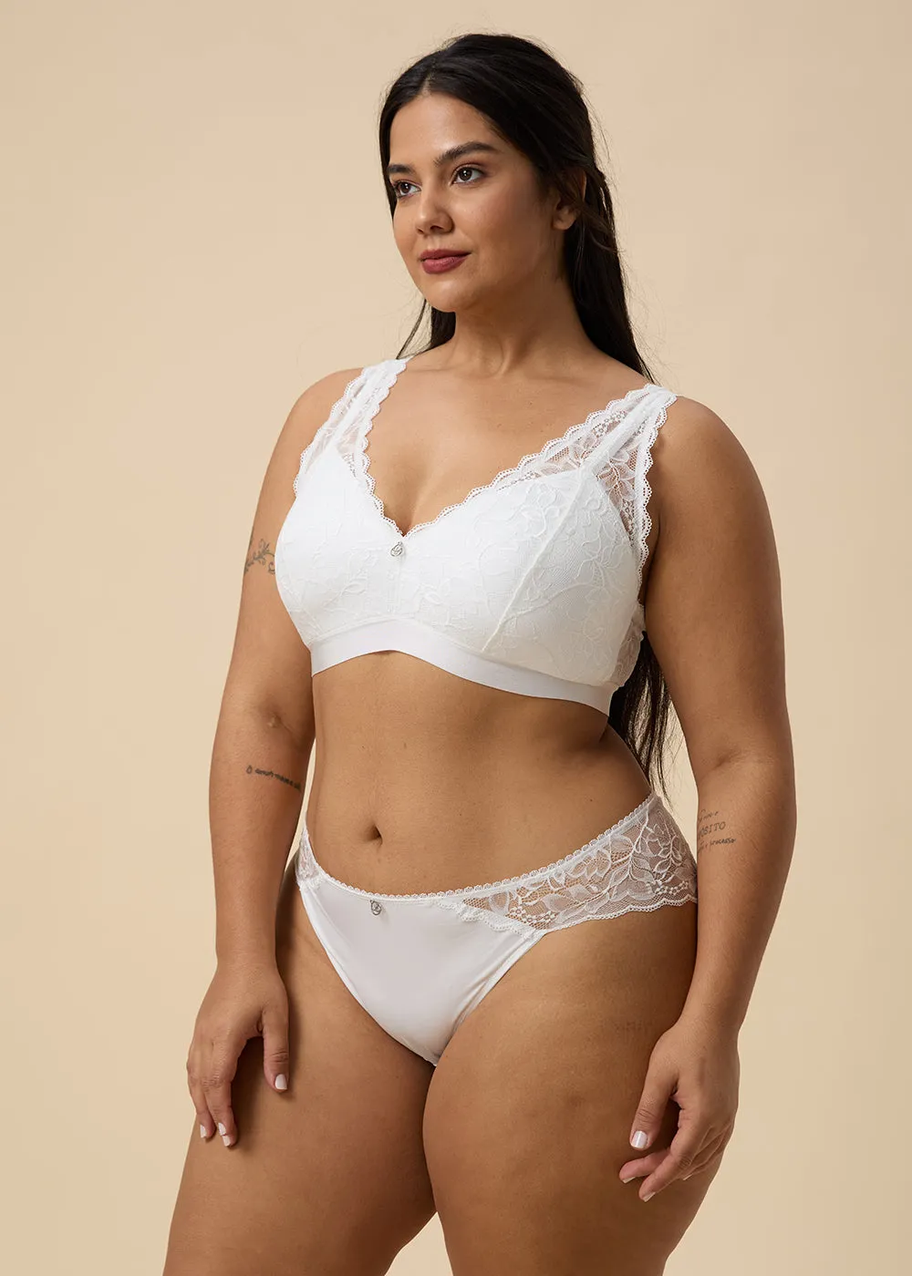 PEARL Plus White Lace Wireless Plunge Bra