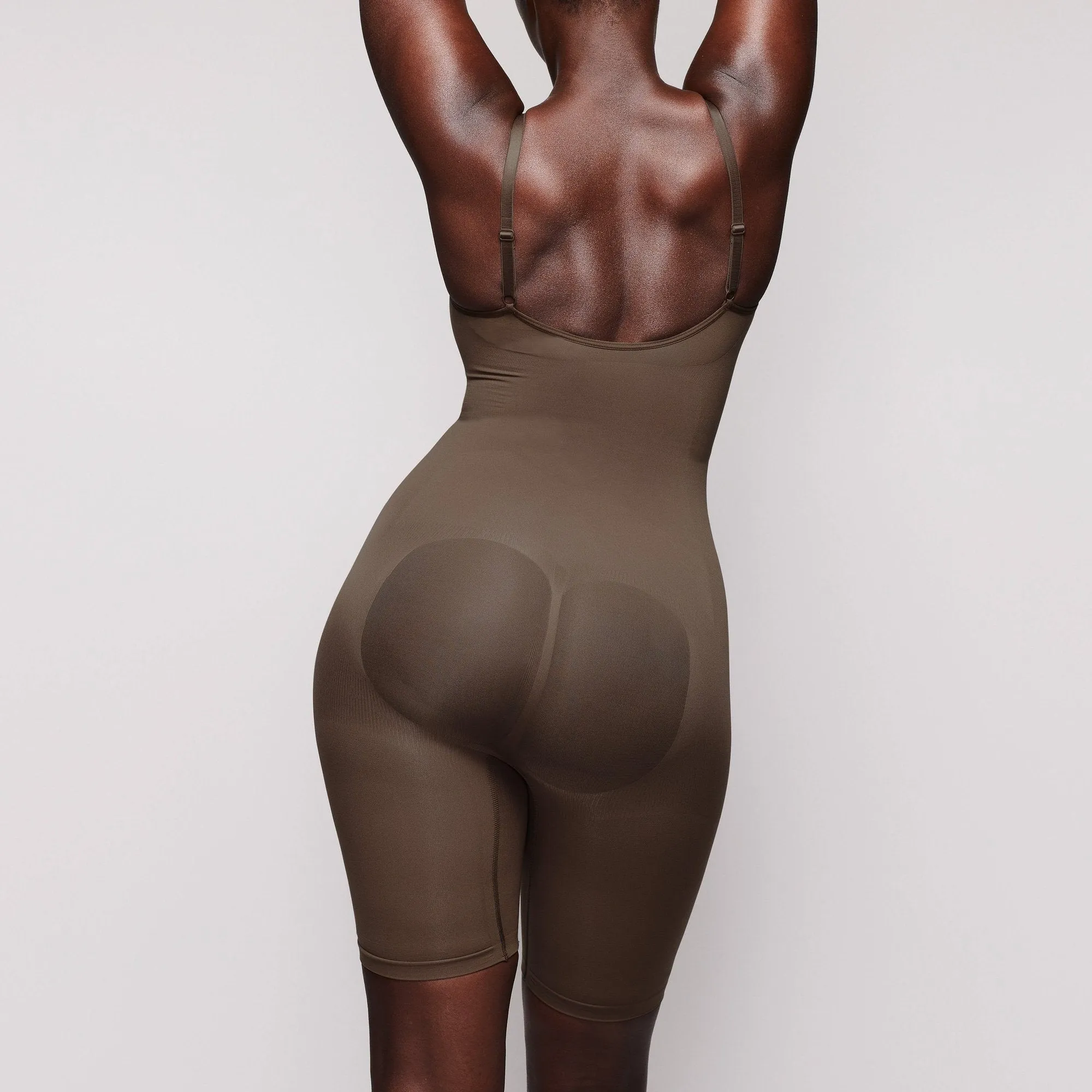 SCULPTING BODYSUIT MID THIGH W. OPEN GUSSET | OXIDE