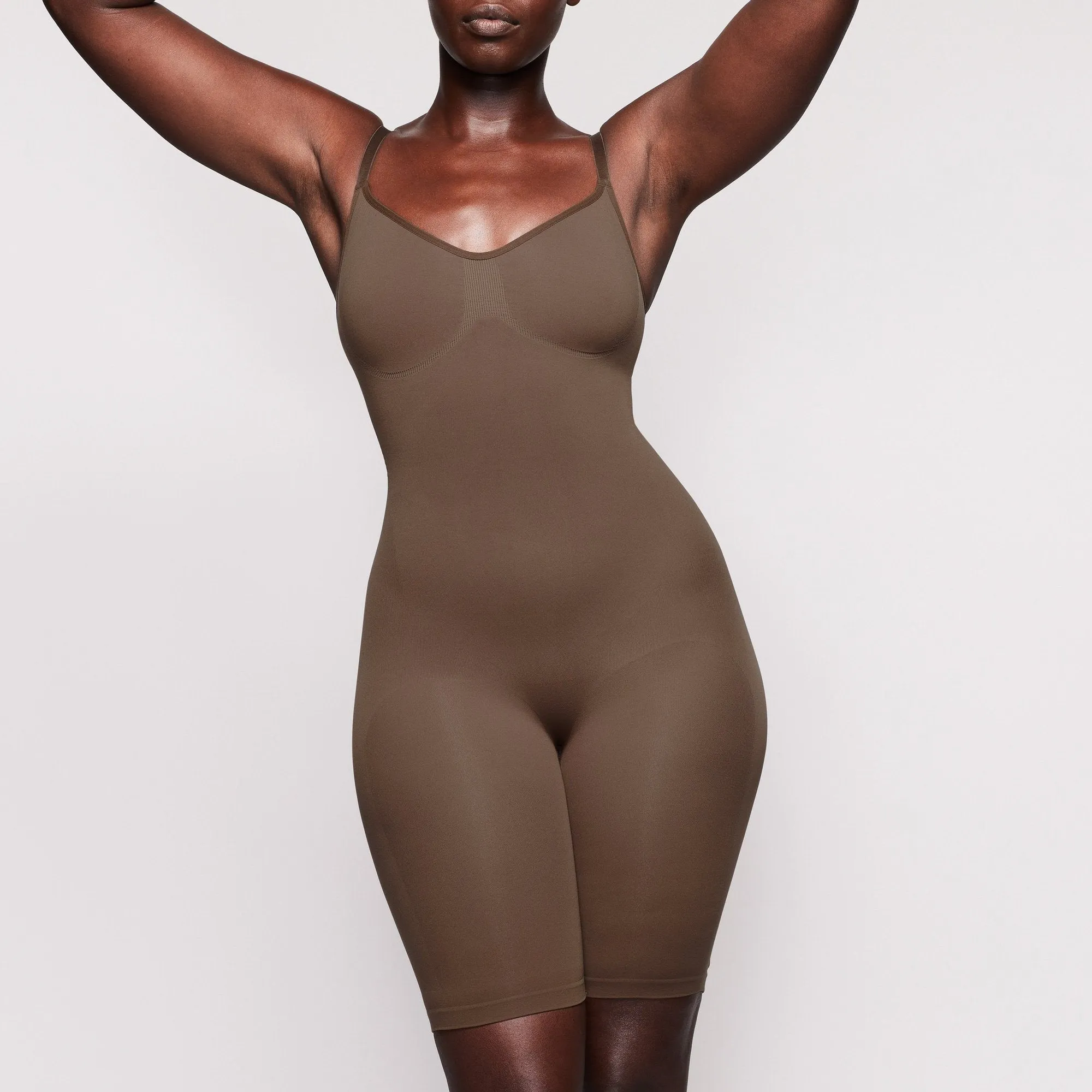 SCULPTING BODYSUIT MID THIGH W. OPEN GUSSET | OXIDE